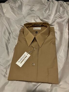 Van Heusen Men's Dress Shirt in Tan